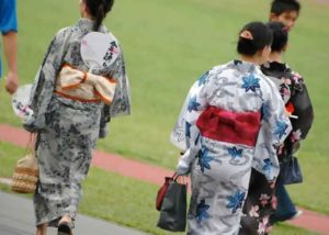 Extravagante Mode – traditionelle japanische Kleidungsstücke