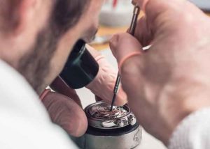 Wann loht sich die Reparatur einer Armband Uhr
