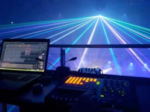 Eine Lasershow – faszinierende Bilder im freien Raum