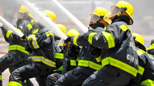 Feuerwehrsachen, nützlichen Ausrüstungsgegenständen und Technologien